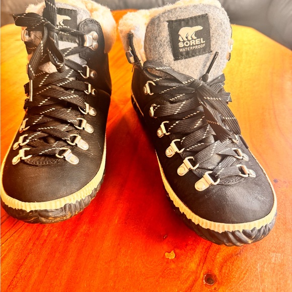 Sorel boots - Picture 5 of 5